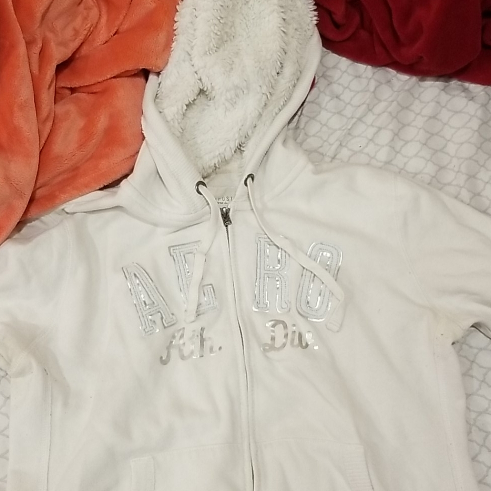 White aero sweater